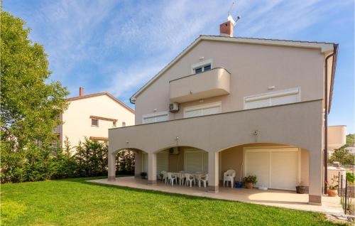 Stunning Apartment In Mladenici