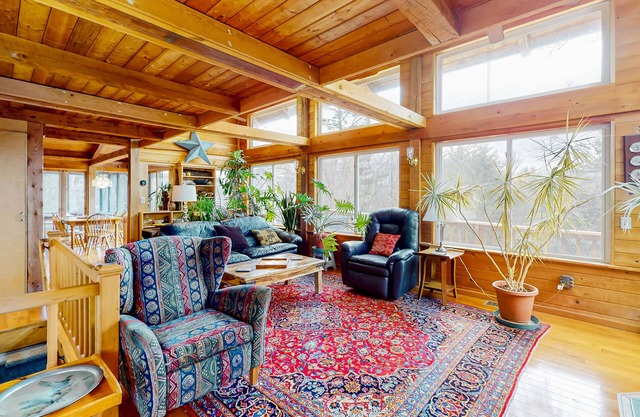 Stunning dog-friendly home with board games, sauna, balcony, gas grill, & deck
