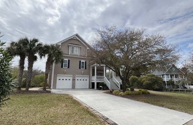 Stunning, Family sized, fully furnished home with pool at Spinnaker's Reach.