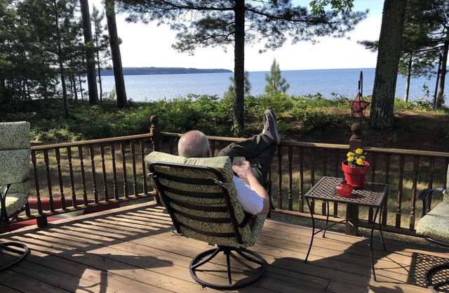 Stunning Lake Superior lakehouse on beautiful secluded sandy beach