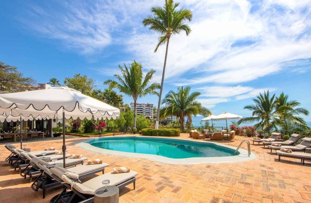 Stunning Mid-Century Modern Villa with Spacious Pool Deck & Panoramic Ocean View