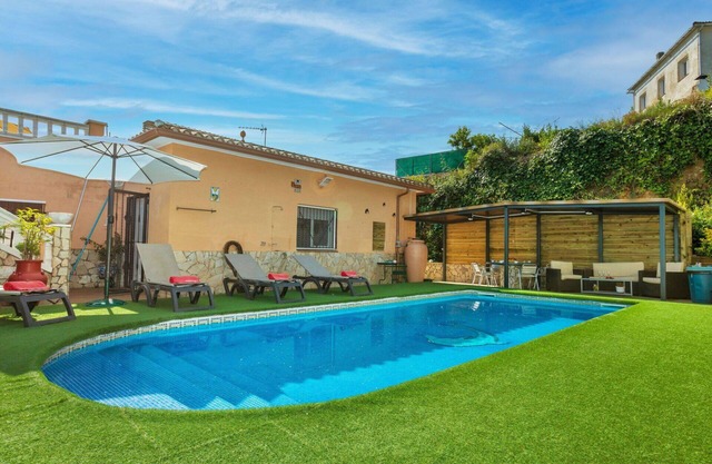 Stunning private villa with A/C, private pool, WIFI, TV, terrace, pets allowed and parking