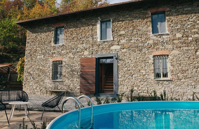 Stunning private villa for 6 people with private pool, WIFI, patio and panoramic view