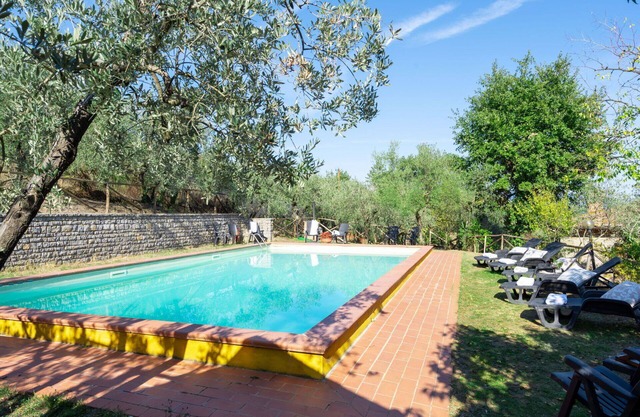 Stunning private villa with WIFI, private pool, TV, balcony, pets allowed and panoramic view