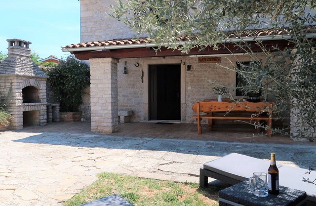 Stunning private villa for 4 guests with A/C, WIFI, TV, terrace, pets allowed and parking