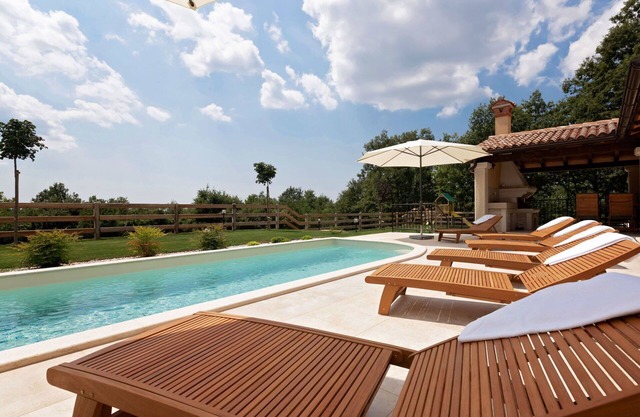 Stunning private villa for 6 people with A/C, WIFI, private pool, TV, terrace and pets allowed