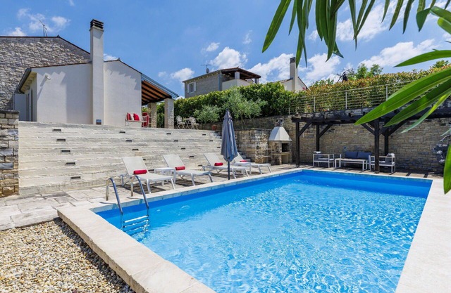 Stunning private villa for 5 people with private pool, A/C, WIFI, TV and patio