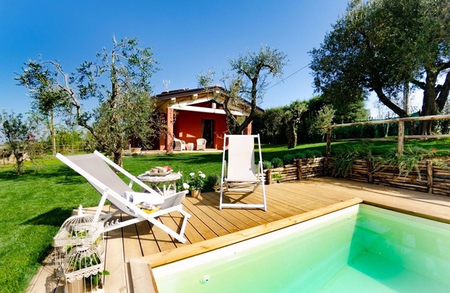 Stunning private villa for 4 guests with WIFI, A/C, private pool and pets allowed