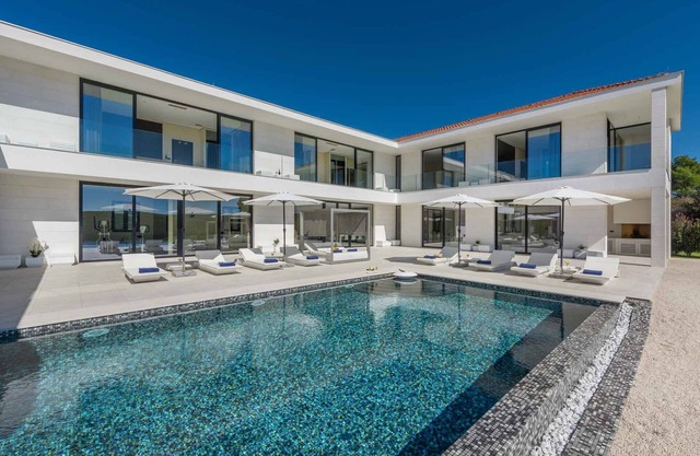 Stunning Seafront House in Istria | Villa Vrsar Magnifique | Contemporary 5.