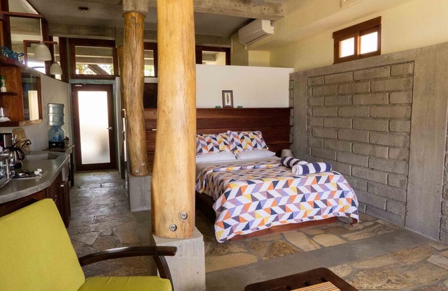 Stunning Studio Suite - AC, Walk to Town and Beach