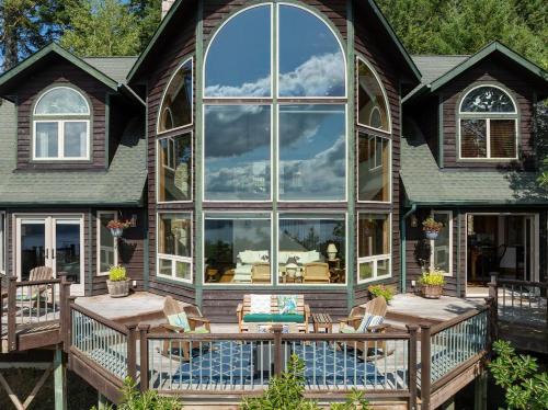 Stunning Sunsets, Luxe Lodging, Sauna And Spa
