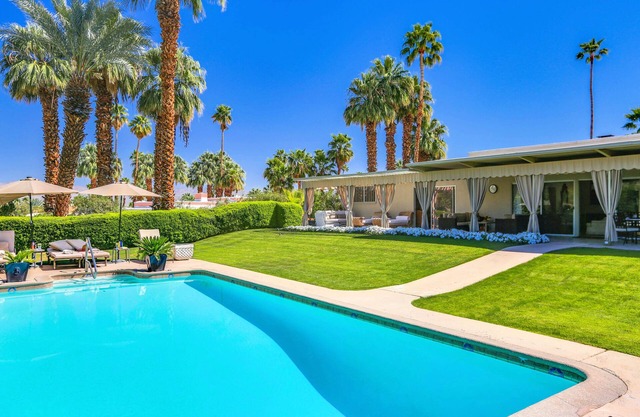 Stunning Villa with Heated Pool close to Palm Deserts Shopping, Tennis, Golf