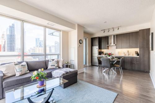 Stylish 1BR Suite on 21st Floor Nearest Intersection John St - The Roland