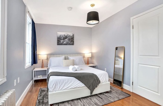 STYLISH 3BR/1BA DUPLEX- 15 MINS TO NYC!! SLEEPS 8!!