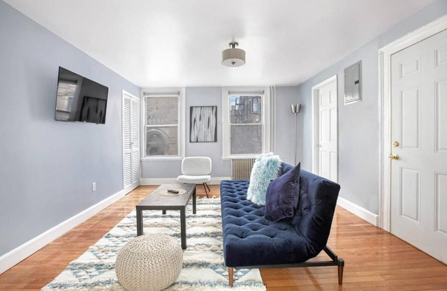 STYLISH 3BR/1BA DUPLEX- 15 MINS TO NYC!! SLEEPS 8!!