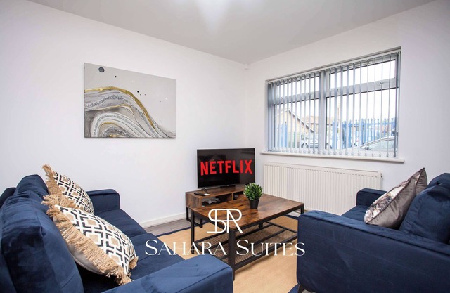 Stylish 3BR Retreat - Contractors Stay - Parking