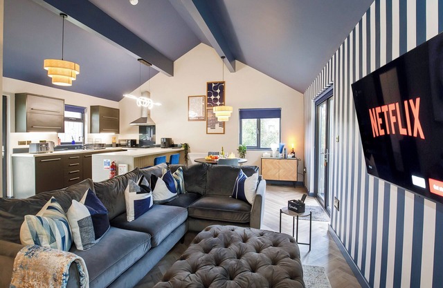 Stylish and luxurious open plan lodge.
