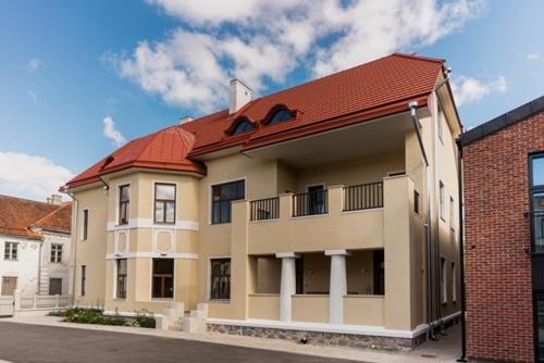 Stylish Apartment in Historic Villa Doll, City Center