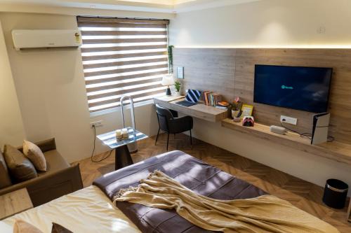 Stylish & Comfortable Studio near Expo Center Greater Noida opposite Metro