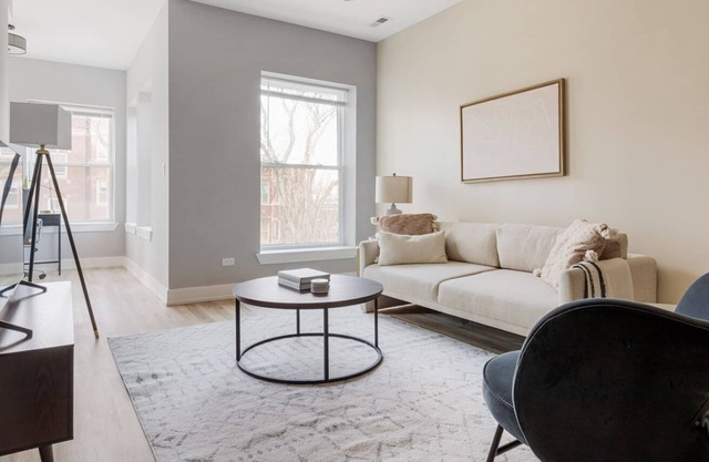 Stylish Edgewater 2BR nr Loyola & Red Line, by Blueground