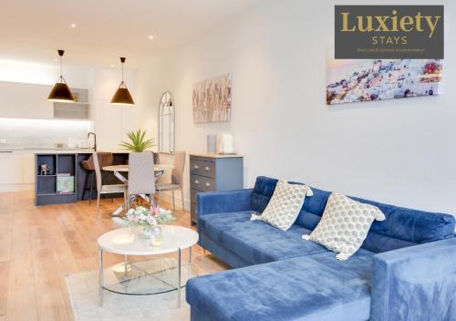 Stylish & Gorgeous 1BR Excellent Location Nr Cliffs Pavillion by Luxiety Stays Serviced Accommodation