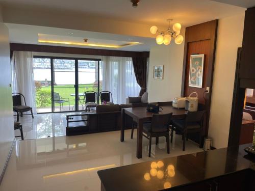 Stylish seaside Apartment on Laguna GOLF Course