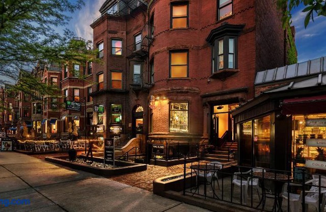 Stylish Studio on Newbury Street 10