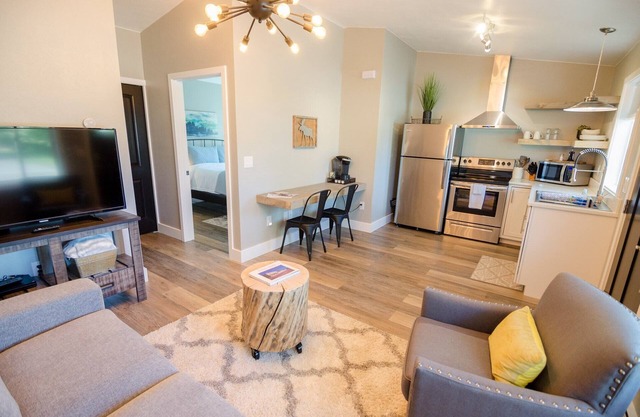 Suite 9 Downtown Palmer