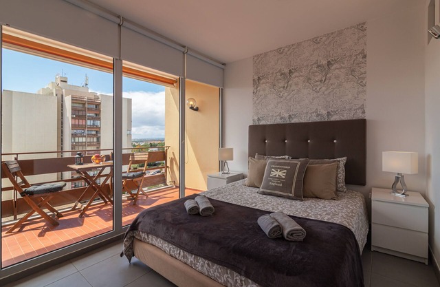 SUITE ON 7TH EXCELLENT BALCONY WITH THE BEST VIEW IN TOWN - 1Br