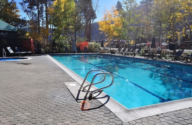 Suite w/Balcony, Parking, Outdoor Pool & Kitchen!