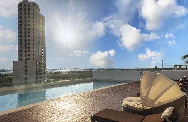 Suites Malecon Cancun