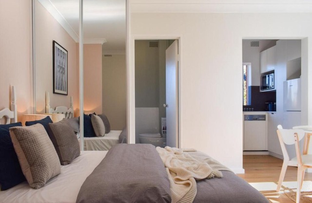 Sun-Drenched 1 Bed Studio Apartment In Newtown