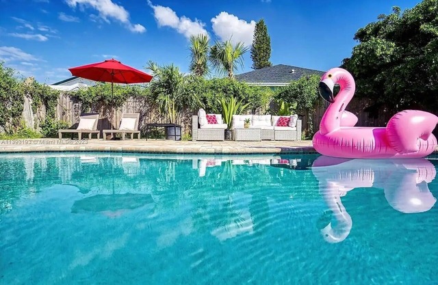 Sun-kissed Retreat: Poolside And Beach Nearby! 4 Bedroom Home by RedAwning