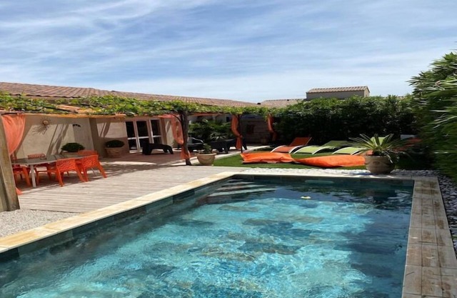 Sun-Kissed Villa in Lirac