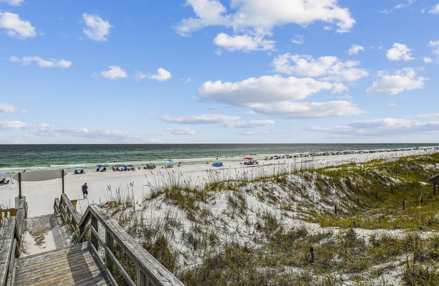 Sun Rays and Beach Days @ Seaspray | 4 Bikes | 1 Block 2 Beach | Gas Grill