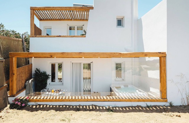 Sunday Suites Honeymoon Villa W/Sea Views at Ag. Anna Beach ⛱