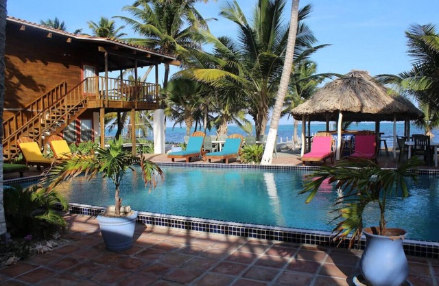 Sundiver Beach Resort - Your Own Private Retreat - Priced for 24 guests!