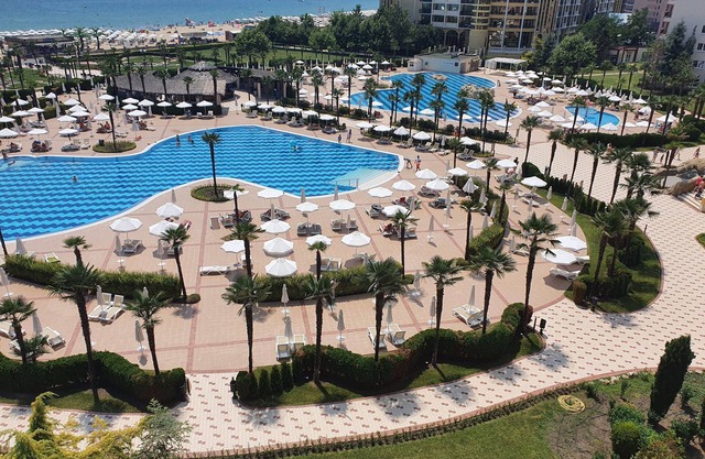 Sunny beach private apartment in majestic 4*hotel