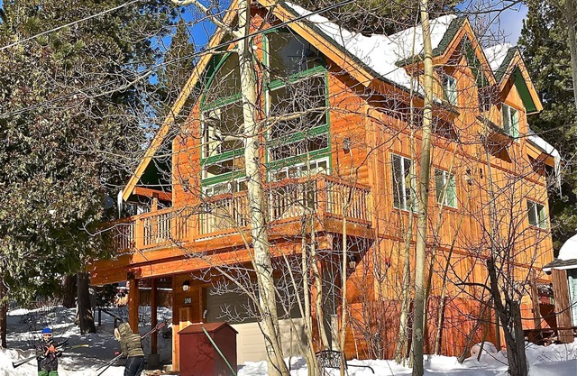 Sunny, Charming Three Bedroom Lake Tahoe Chalet In Great Location
