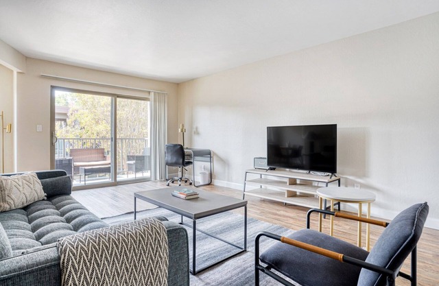 Sunny Mountain View 2BR w/Pool, Gym, BBQ, 5 min to Target, by Blueground
