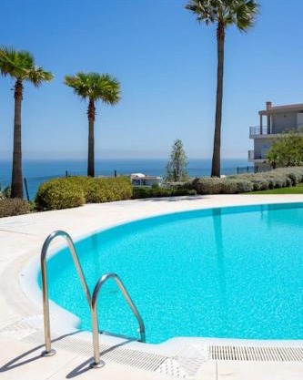Sunny terrace with Jacuzzi in El Higueron by Costarentals - Ref 26
