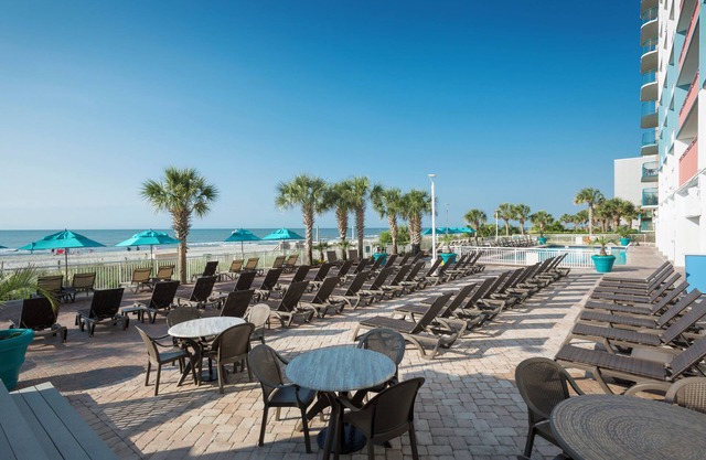 Sunrise Views from 4 Peaceful Oceanfront Suites with Full Kitchen by the Beach