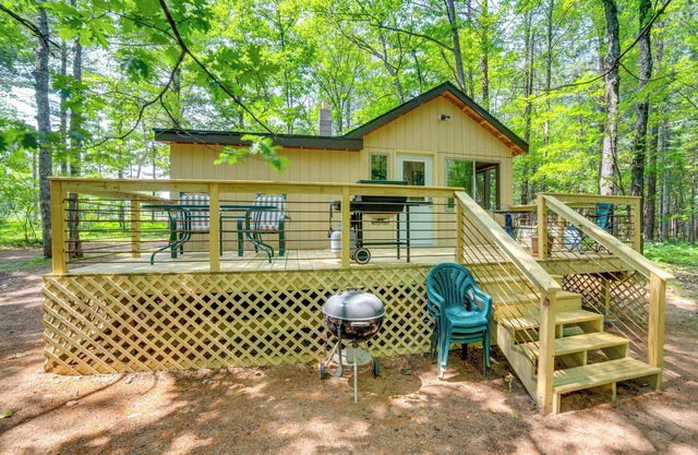 Sunroom, Deck & Grills: Marquette Cottage!