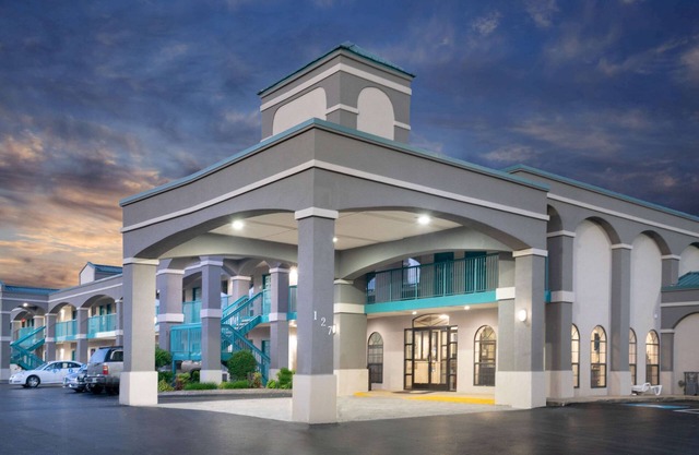 Super 8 by Wyndham Murfreesboro