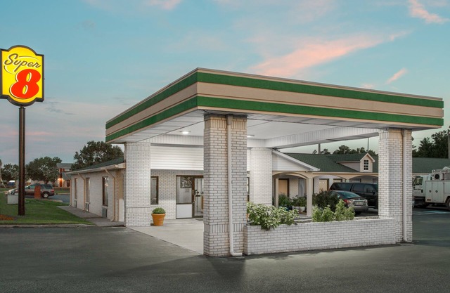 Super 8 by Wyndham Sumter