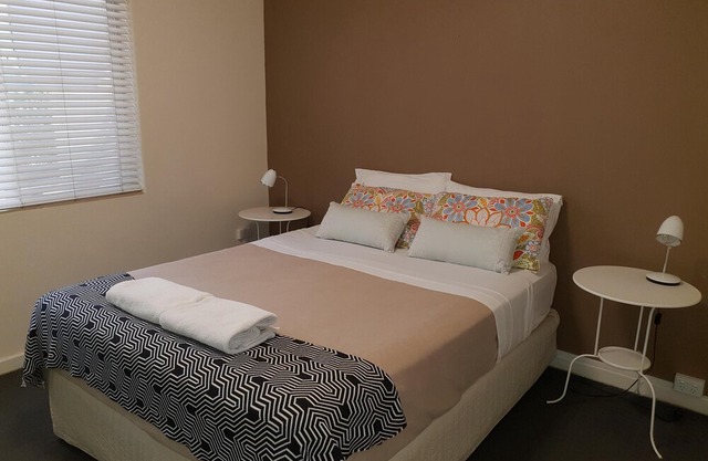 Superb Mt Lawley 2 BR Minutes to CBD 2, parks restaurants and the Swan River
