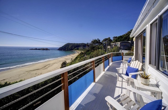 SURF SHACK BOAT BEACH - BYO LINEN