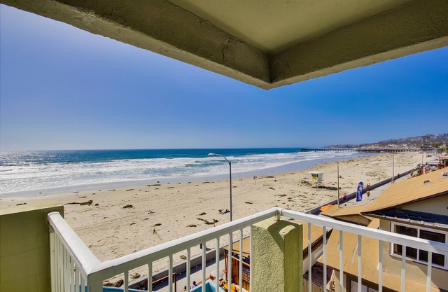 Surfer Beach Hotel