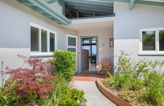 Surfers Paradise - The Ultimate Ocean View Above Shoreline Drive