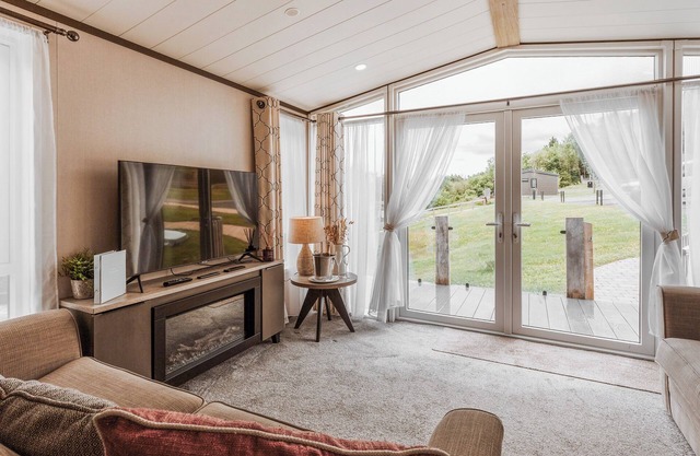Sycamore Lodge VIP Hot Tub and Pet Friendly